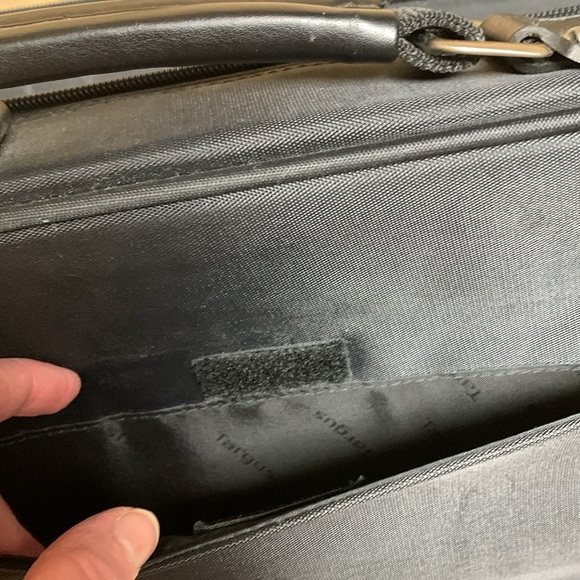 Tarsus Briefcase - Picture 11 of 12